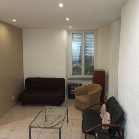 Appartement Village Medieval Saint-Germain-Laval (Loire) Exterior foto
